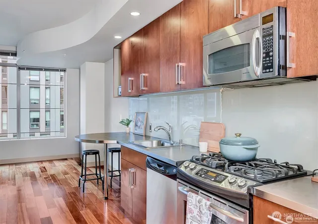 Photo 4 of Condo for sale at 910 Lenora St #S1004, Seattle, WA 98121 | MLS# NWM2555511 | Listing updated on 2026-10-02