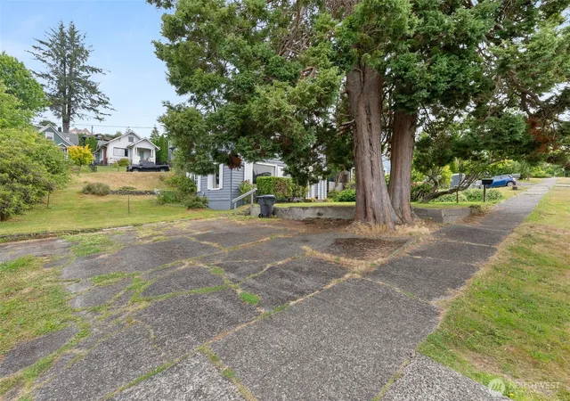 Photo 2 of Single family home for sale at 510 E Burleigh Ave, Aberdeen, WA 98520 | MLS# NWM2555809 | Listing updated on 2026-10-01