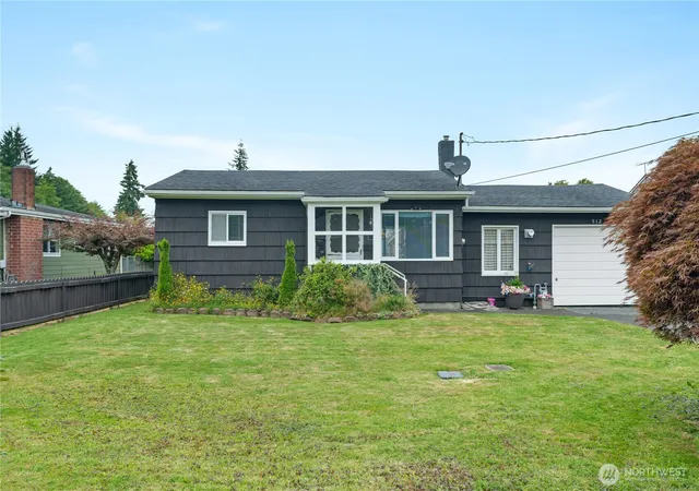 Photo 2 of Single family home for sale at 912 & 908 3rd St, Hoquiam, WA 98550 | MLS# NWM2555969 | Listing updated on 2026-09-22
