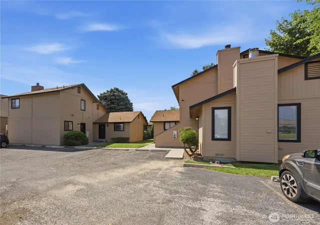 Photo 2 of Multi family home for sale at 1321 Maple St #A, Wenatchee, WA 98801 | MLS# NWM2556039 | Listing updated on 2026-09-22