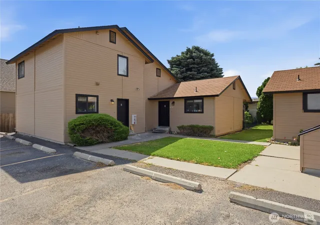 Photo 4 of House for sale at 1321 Maple St #A, Wenatchee, WA 98801 | MLS# NWM2556039 | Listing updated on 2026-09-22