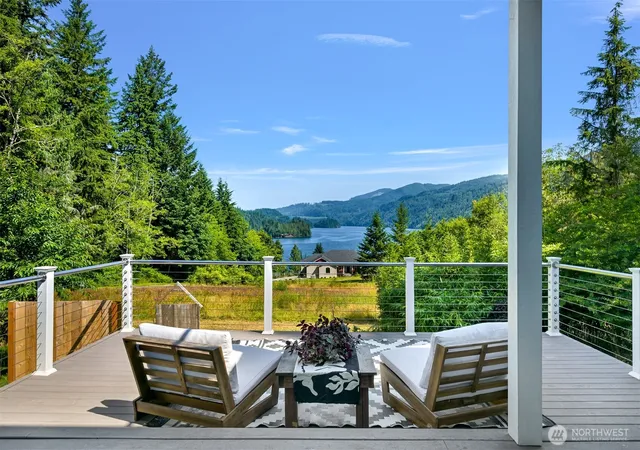Photo 3 of Sale Pending at 910 Iowa Hts Rd, Sedro Woolley, WA 98284 | MLS# NWM2556109 | Listing updated on 2026-09-25