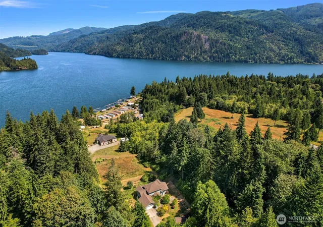 Photo 3 of Sale Pending at 910 Iowa Hts Rd, Sedro Woolley, WA 98284 | MLS# NWM2556109 | Listing updated on 2026-09-25