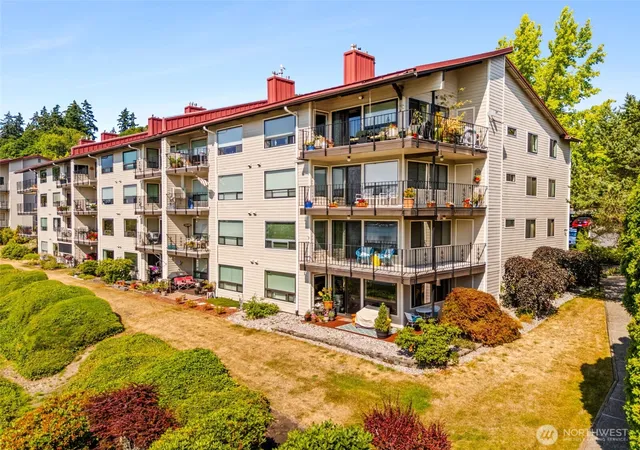 Photo 2 of Condo for sale at 900 E Bay Dr Ne #A201, Olympia, WA 98506 | MLS# NWM2556287 | Listing updated on 2026-09-30