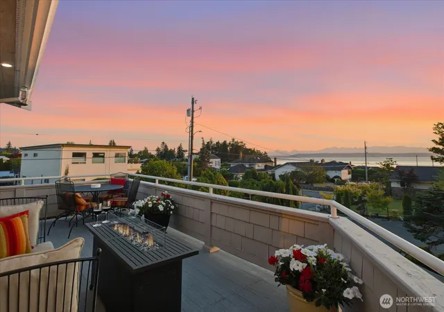 Photo 3 of Single family home for sale at 809 Driftwood Pl, Edmonds, WA 98020 | MLS# NWM2556339 | Listing updated on 2026-09-17