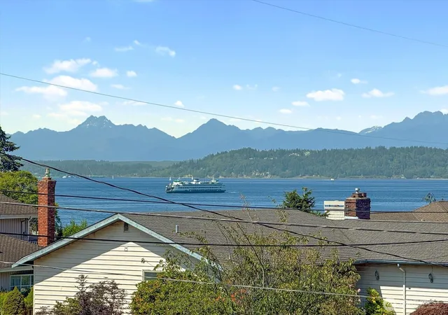 Photo 4 of Single family home for sale at 809 Driftwood Pl, Edmonds, WA 98020 | MLS# NWM2556339 | Listing updated on 2026-09-17