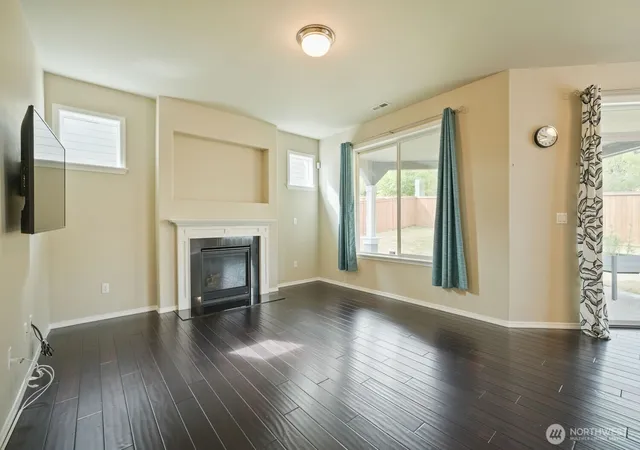 Photo 4 of Sale Pending at 34004 12th Place SW, Federal Way, WA 98023 | MLS# NWM2556397 | Listing updated on 2026-09-21