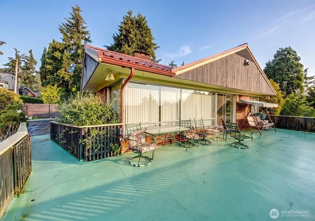 Photo 4 of Single family home for sale at 2444 72nd Avenue SE, Mercer Island, WA 98040 | MLS# NWM2556583 | Listing updated on 2026-09-22