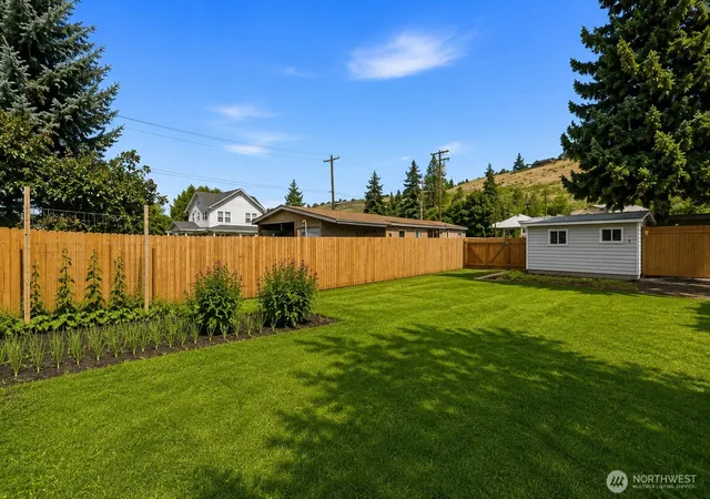 Photo 3 of Single family home for sale at 119 W Gibson Ave, Chelan, WA 98816 | MLS# NWM2556606 | Listing updated on 2026-09-22