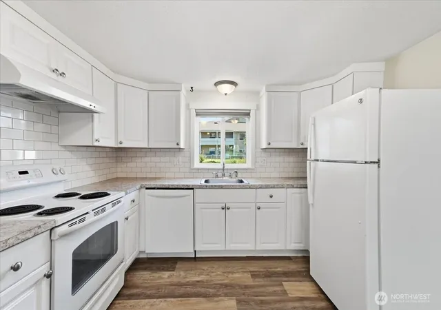Photo 3 of Single family home for sale at 119 W Gibson Ave, Chelan, WA 98816 | MLS# NWM2556606 | Listing updated on 2026-09-22