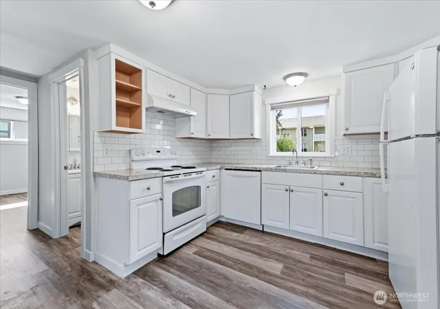Photo 4 of Single family home for sale at 119 W Gibson Ave, Chelan, WA 98816 | MLS# NWM2556606 | Listing updated on 2026-09-22