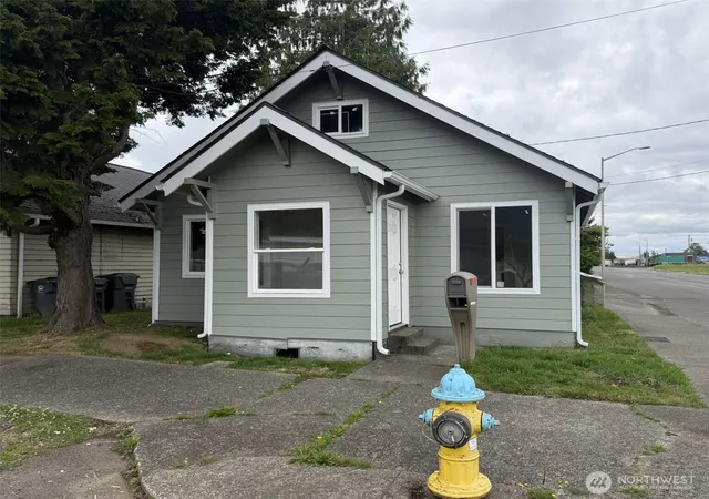Photo 2 of Single family home for sale at 619 27th Street, Hoquiam, WA 98550 | MLS# NWM2556726 | Listing updated on 2026-09-22