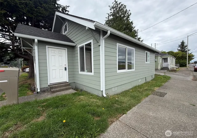 Photo 3 of Single family home for sale at 619 27th Street, Hoquiam, WA 98550 | MLS# NWM2556726 | Listing updated on 2026-09-22