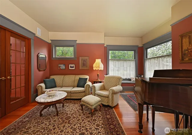 Photo 4 of Single family home for sale at 10425 E Riverside Dr, Bothell, WA 98011 | MLS# NWM2556735 | Listing updated on 2026-09-25