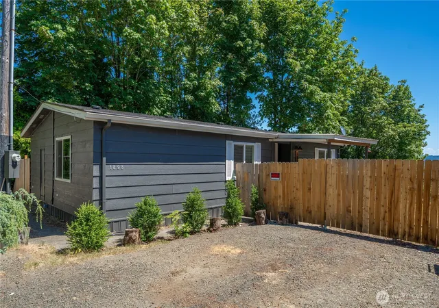 Photo 2 of Manufactured home for sale at 1898 Vista Ln W, Bremerton, WA 98312 | MLS# NWM2556873 | Listing updated on 2026-09-22