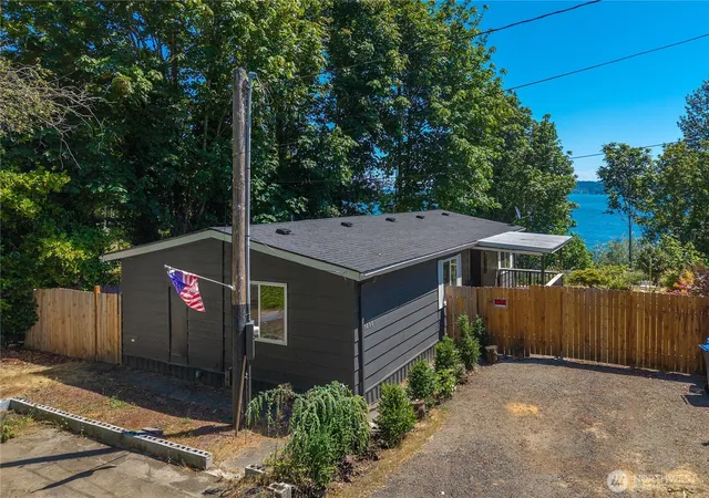 Photo 3 of Manufactured home for sale at 1898 Vista Ln W, Bremerton, WA 98312 | MLS# NWM2556873 | Listing updated on 2026-09-22