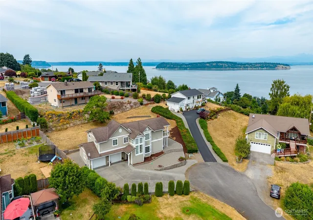 Single family home for sale at 6226 Hinman Dr, Clinton, WA 98236 | MLS# NWM2556885