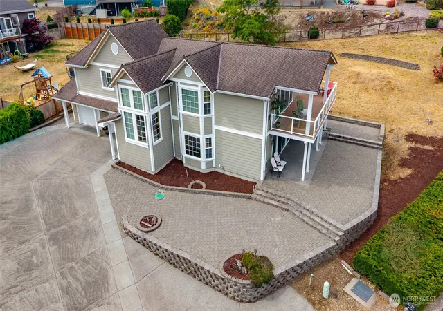 Photo 2 of Single family home for sale at 6226 Hinman Dr, Clinton, WA 98236 | MLS# NWM2556885 | Listing updated on 2026-09-22