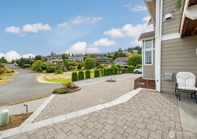 Photo 3 of Single family home for sale at 6226 Hinman Dr, Clinton, WA 98236 | MLS# NWM2556885 | Listing updated on 2026-09-22
