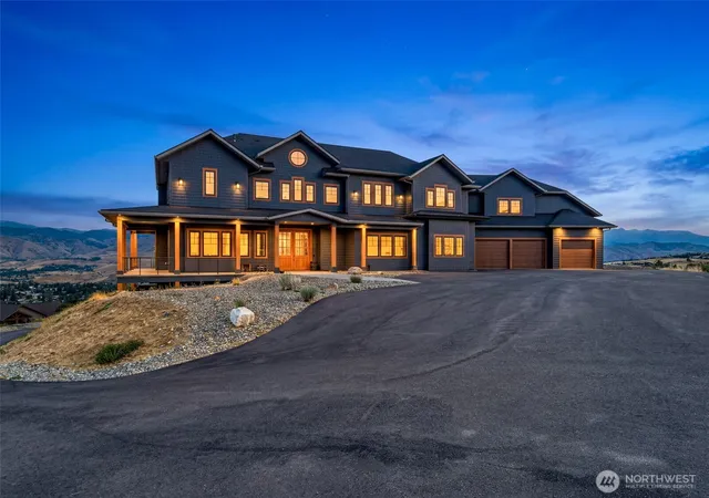 Photo 1 of Single family home for sale at 3900 Sky Crst, Wenatchee, WA 98801 | MLS# NWM2557250 | Listing updated on 2026-09-22