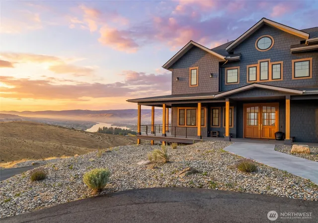 Photo 2 of Single family home for sale at 3900 Sky Crst, Wenatchee, WA 98801 | MLS# NWM2557250 | Listing updated on 2026-09-22