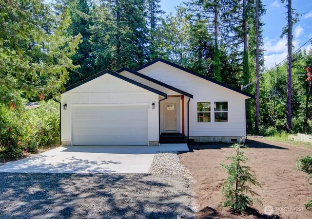 Single family home for sale at 7911 Apache Dr, Maple Falls, WA 98266 | MLS# NWM2557277 | Listing updated on 2026-09-23