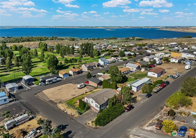 Photo 2 of Manufactured home for sale at 7012 Plaza St Se, Othello, WA 99344 | MLS# NWM2557327 | Listing updated on 2026-09-23