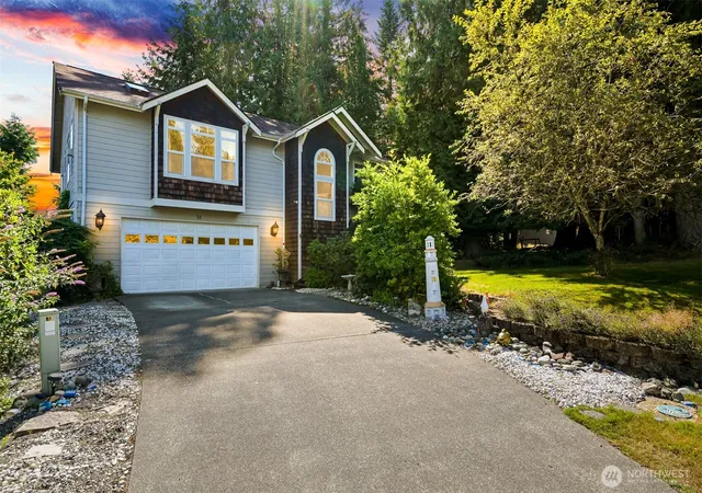 Photo 1 of Single family home for sale at 10 Offshore Ct, Bellingham, WA 98229 | MLS# NWM2557470 | Listing updated on 2026-09-30