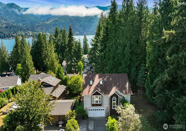 Photo 3 of Single family home for sale at 10 Offshore Ct, Bellingham, WA 98229 | MLS# NWM2557470 | Listing updated on 2026-09-30