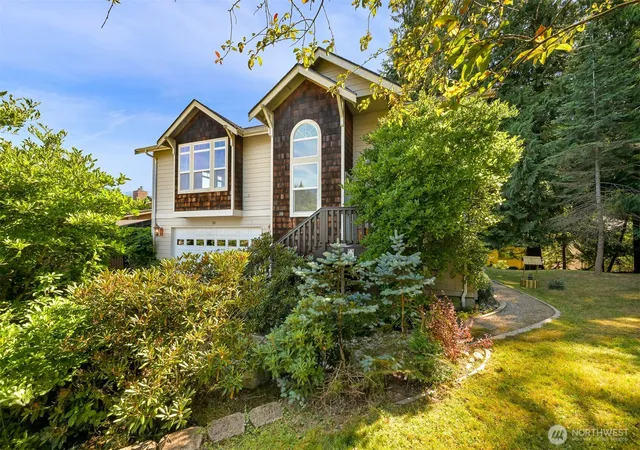 Photo 3 of Single family home for sale at 10 Offshore Ct, Bellingham, WA 98229 | MLS# NWM2557470 | Listing updated on 2026-09-30