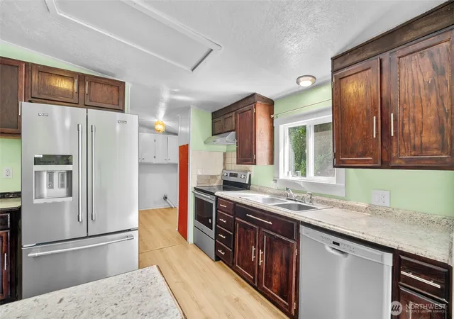 Photo 2 of Manufactured home for sale at 4672 Birch Bay Lynden Rd #82, Blaine, WA 98230 | MLS# NWM2557533 | Listing updated on 2026-09-23
