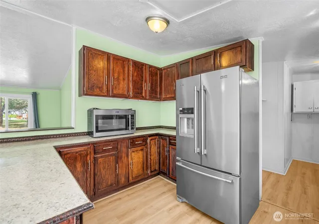 Photo 3 of Manufactured home for sale at 4672 Birch Bay Lynden Rd #82, Blaine, WA 98230 | MLS# NWM2557533 | Listing updated on 2026-09-23