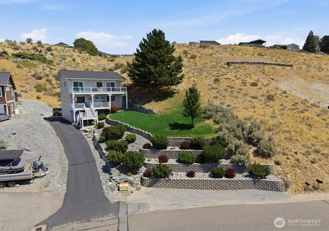 Photo 3 of Single family home for sale at 130 Monte Carlo Dr, Chelan, WA 98816 | MLS# NWM2557619 | Listing updated on 2026-10-01