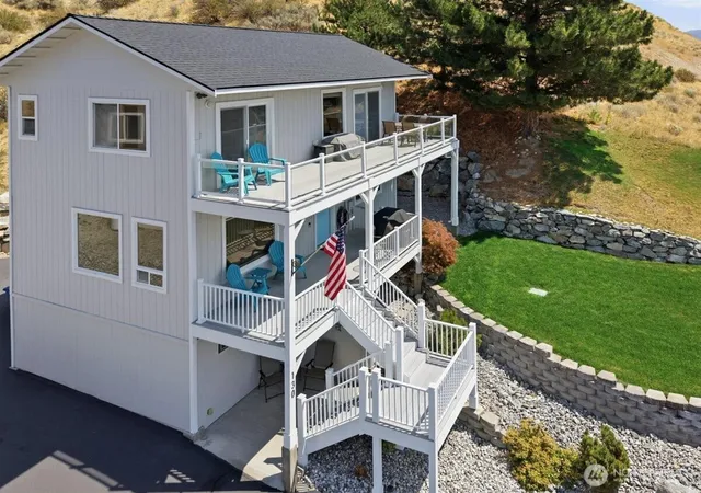 Photo 3 of Single family home for sale at 130 Monte Carlo Dr, Chelan, WA 98816 | MLS# NWM2557619 | Listing updated on 2026-10-01