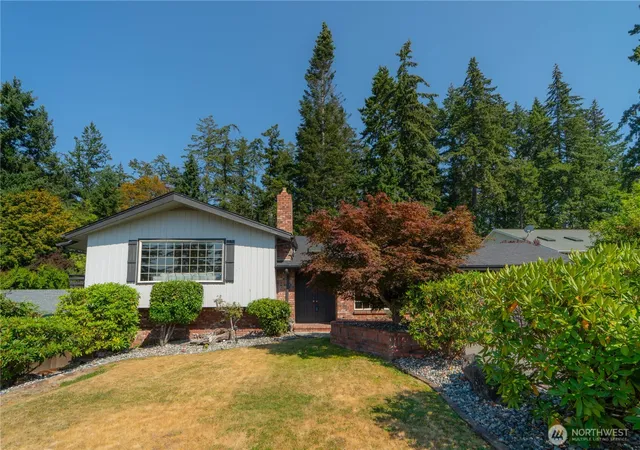 Photo 2 of Single family home for sale at 3011 Se Regent St, Port Angeles, WA 98362 | MLS# NWM2557734 | Listing updated on 2026-09-23