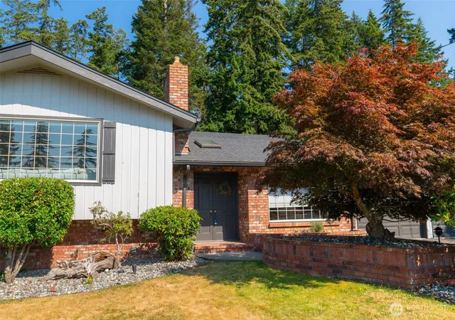 Photo 3 of Single family home for sale at 3011 Se Regent St, Port Angeles, WA 98362 | MLS# NWM2557734 | Listing updated on 2026-09-23