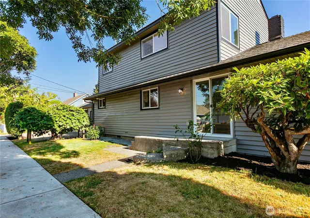 Photo 3 of Single family home for sale at 1319 Wood Ave, Sumner, WA 98390 | MLS# NWM2558032 | Listing updated on 2026-10-01