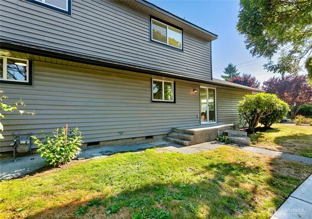 Photo 4 of Single family home for sale at 1319 Wood Ave, Sumner, WA 98390 | MLS# NWM2558032 | Listing updated on 2026-10-01
