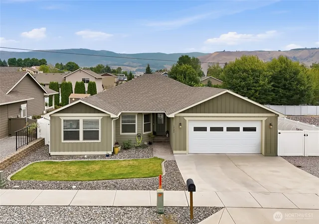 Photo 1 of Single family home for sale at 1720 Soden St Se, East Wenatchee, WA 98802 | MLS# NWM2558230 | Listing updated on 2026-09-28