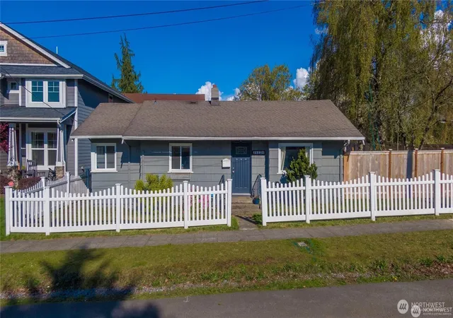 Photo 2 of Single family home for sale at 3813 N Mullen St, Tacoma, WA 98407 | MLS# NWM2558253 | Listing updated on 2026-09-23