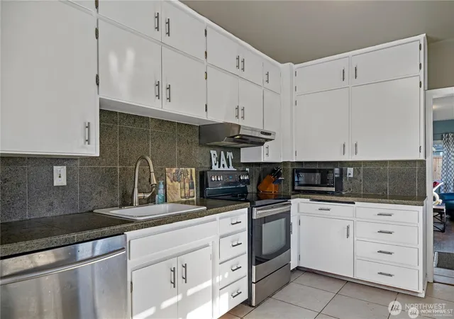 Photo 4 of Single family home for sale at 3813 N Mullen St, Tacoma, WA 98407 | MLS# NWM2558253 | Listing updated on 2026-09-23