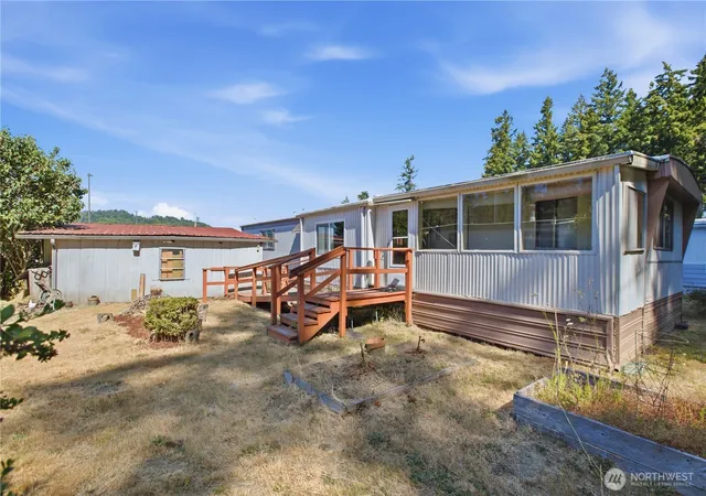 Photo 2 of Manufactured home for sale at 4707 Black Lake Belmore Rd Sw #41, Olympia, WA 98512 | MLS# NWM2558284 | Listing updated on 2026-09-23