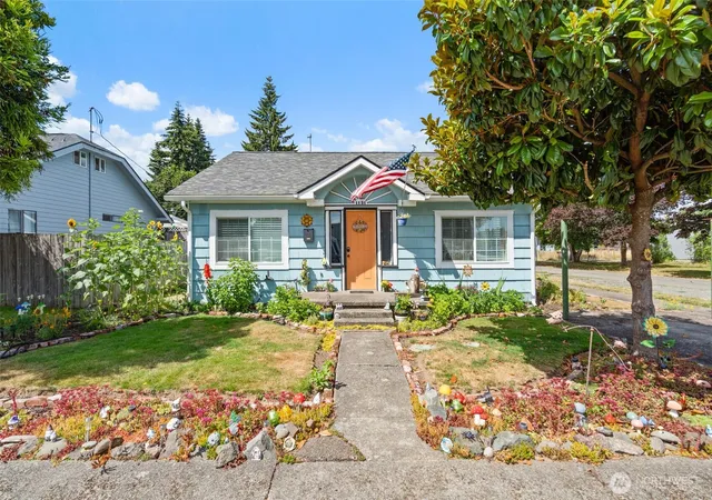 Photo 1 of Single family home for sale at 1131 J St, Centralia, WA 98531 | MLS# NWM2558347 | Listing updated on 2026-09-23