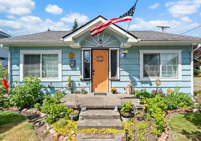 Photo 3 of Single family home for sale at 1131 J St, Centralia, WA 98531 | MLS# NWM2558347 | Listing updated on 2026-09-23