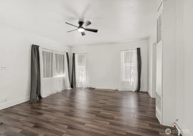 Photo 4 of Single family home for sale at 1131 J St, Centralia, WA 98531 | MLS# NWM2558347 | Listing updated on 2026-09-23