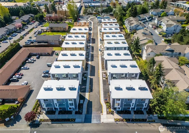 Photo 2 of Townhouse for sale at 222 124th Street Sw #U2, Everett, WA 98204 | MLS# NWM2558639 | Listing updated on 2026-09-28