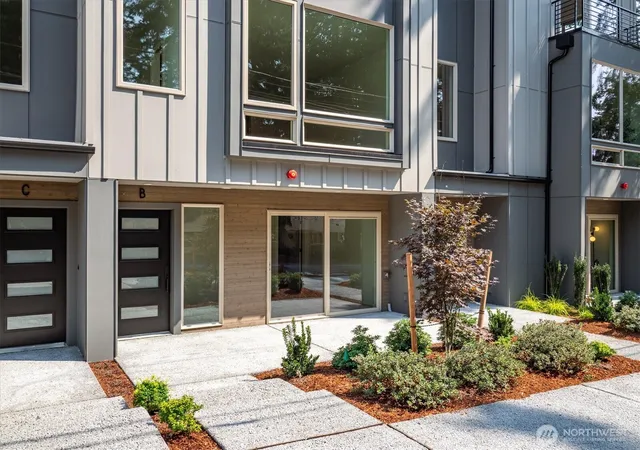 Photo 2 of Townhouse for sale at 18032   B Sunnyside Ave N, Shoreline, WA 98133 | MLS# NWM2558681 | Listing updated on 2026-09-30