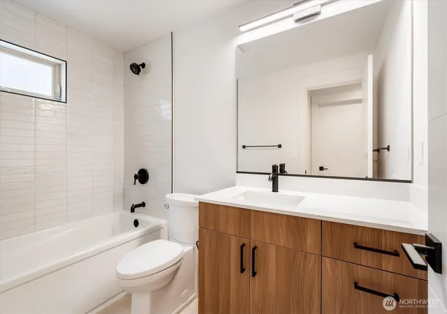 Photo 4 of Townhouse for sale at 18032 - C Sunnyside Ave N, Shoreline, WA 98133 | MLS# NWM2558684 | Listing updated on 2026-09-30