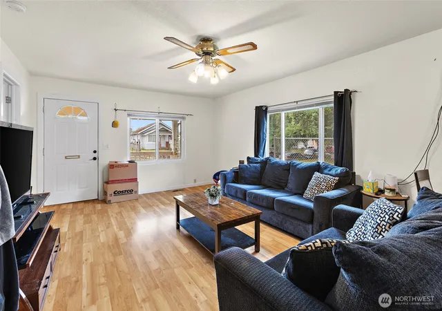 Photo 3 of Single family home for sale at 293 17th Avenue, Longview, WA 98632 | MLS# NWM2558694 | Listing updated on 2026-09-23