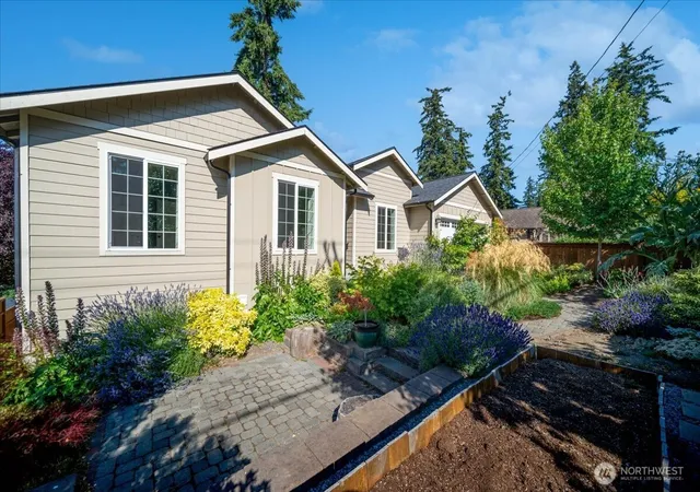 Photo 4 of Single family home for sale at 1229 SE Camano Dr, Camano Island, WA 98282 | MLS# NWM2558726 | Listing updated on 2026-09-23
